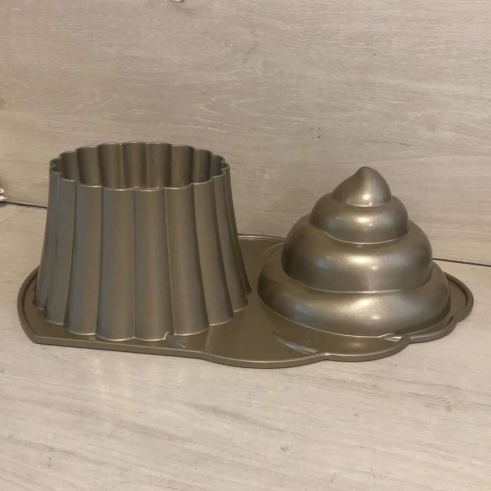 Williams Sonoma The Great Cupcake Pan by Nordic Ware Pls Read